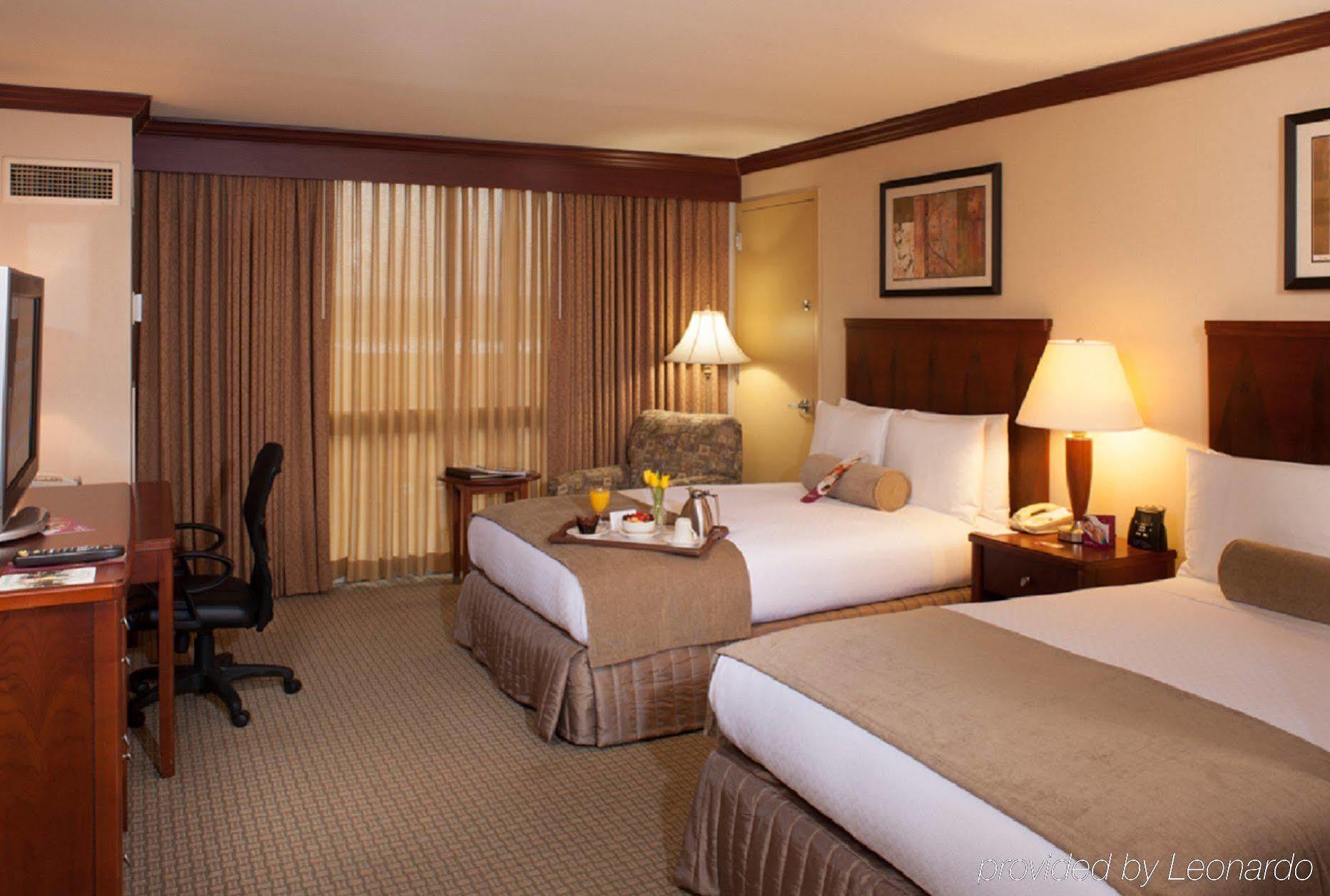 Crowne Plaza Tulsa Hotel Southern Hills Номер фото