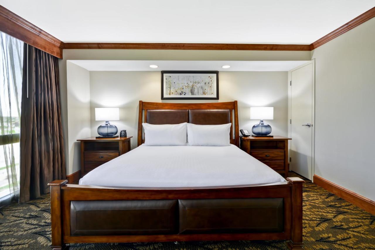 Crowne Plaza Tulsa Hotel Southern Hills Екстер'єр фото