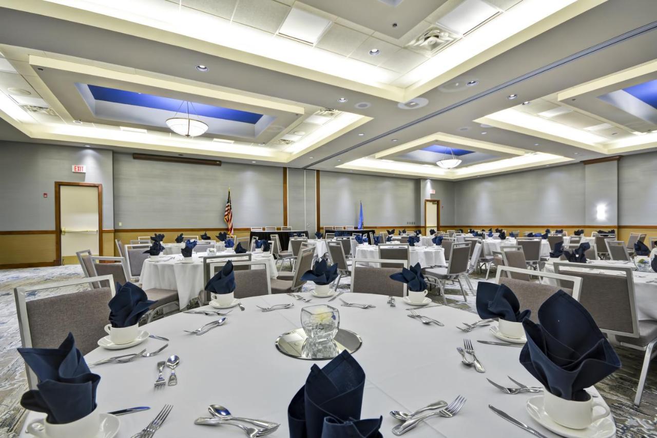 Crowne Plaza Tulsa Hotel Southern Hills Екстер'єр фото