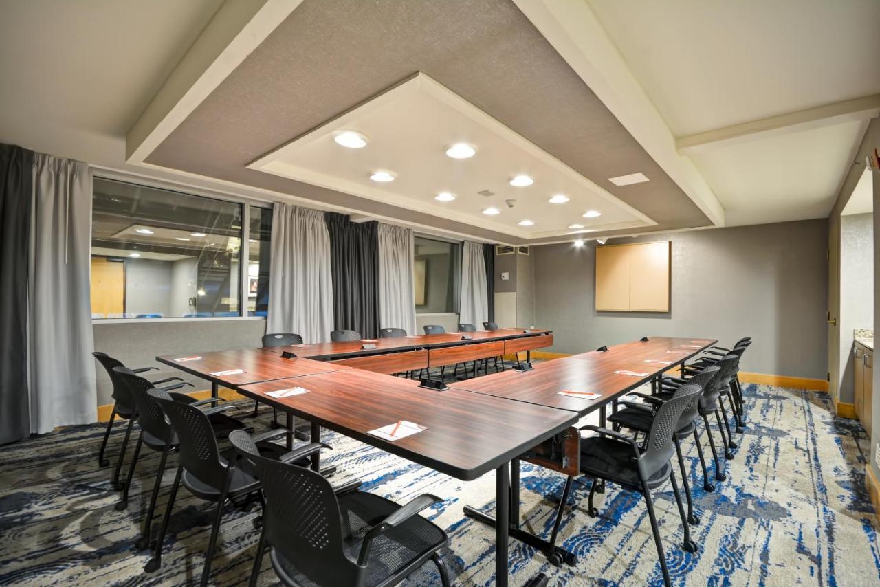 Crowne Plaza Tulsa Hotel Southern Hills Екстер'єр фото