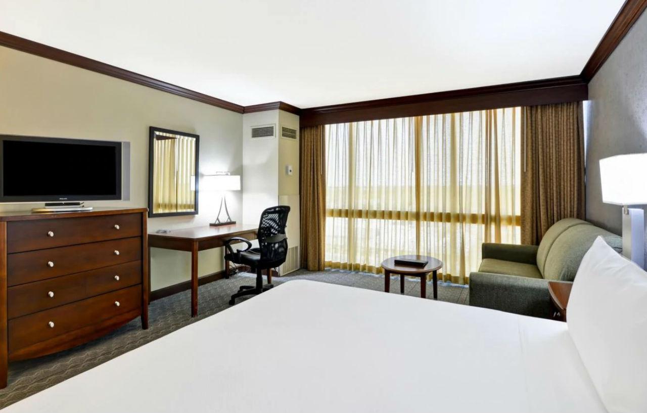 Crowne Plaza Tulsa Hotel Southern Hills Екстер'єр фото