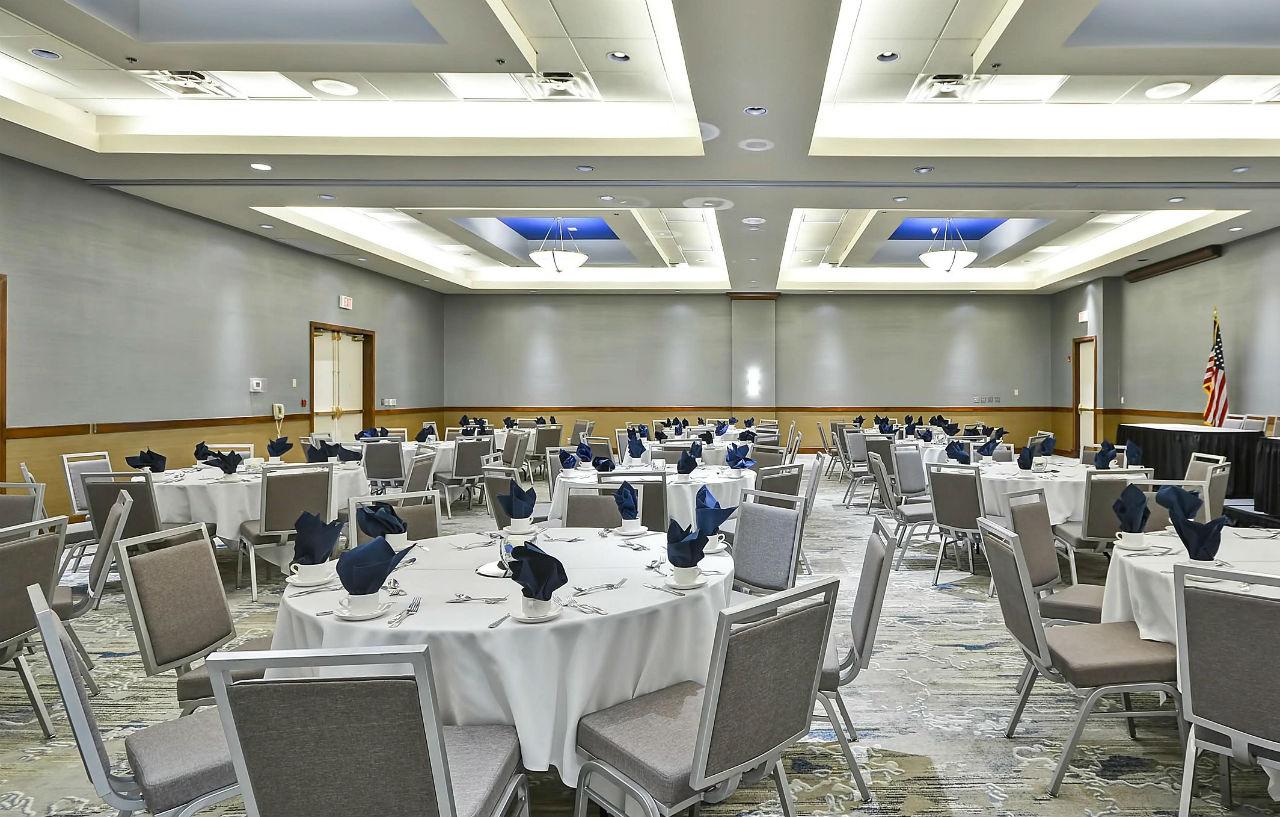 Crowne Plaza Tulsa Hotel Southern Hills Екстер'єр фото