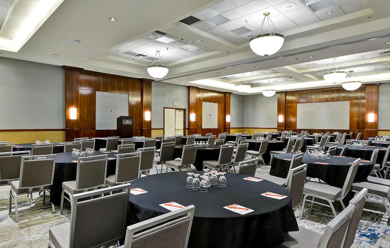 Crowne Plaza Tulsa Hotel Southern Hills Екстер'єр фото